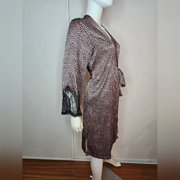Victoria's Secret Wrap Peekaboo Leopard Print Satin Robe With Lace Size XS - Picture 11 of 14